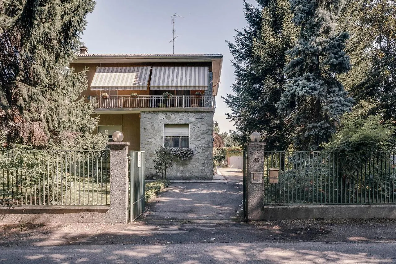 Sentirsi A Casa, Lontano Da Casa-Feel At Home Away From Home contacts